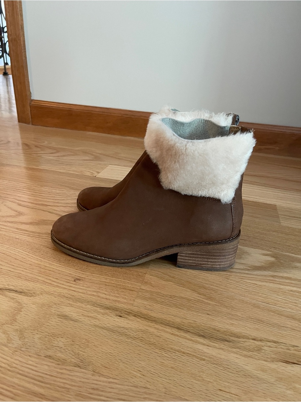 Lucky Brand Brown Ankle Boots with Cream Shearling Cuff
